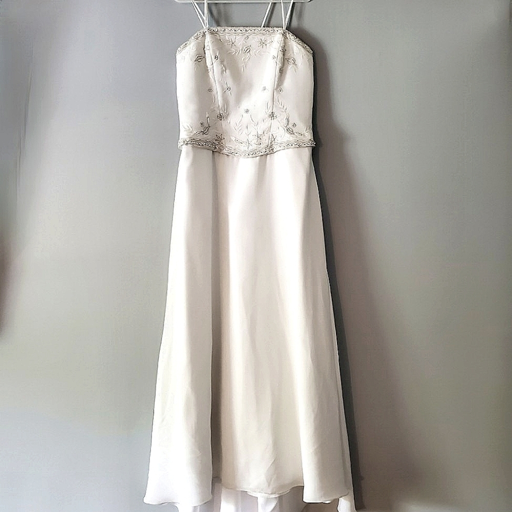 Lady Eleanor Elegant Sleeveless Wedding Gown Size 16
